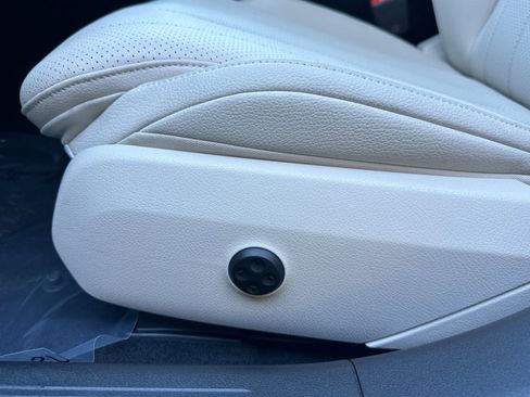 Used 2025 Mercedes-Benz E 350 4MATIC Sedan image 15