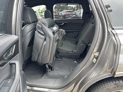 Used 2025 Audi Q7 3.0T Prestige image 22