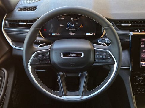 Used 2025 Jeep Grand Cherokee Altitude image 20