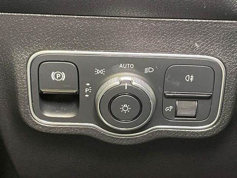 Used 2025 Mercedes-Benz GLB 35 AMG 4MATIC image 37