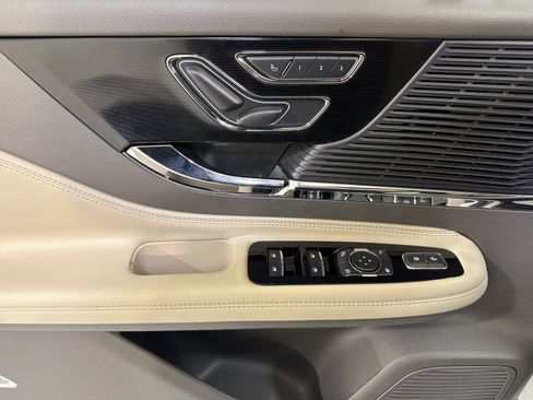 Used 2022 Lincoln Corsair FWD image 12