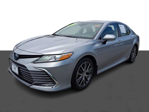 Used 2023 Toyota Camry XLE FWD image 3