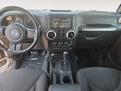 Used 2016 Jeep Wrangler Unlimited Sahara w/ Dual Top Group AWD/4WD image 10