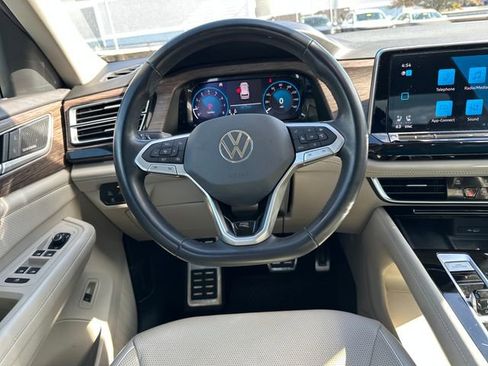 Certified 2024 Volkswagen Atlas SEL Premium R-Line AWD/4WD image 17