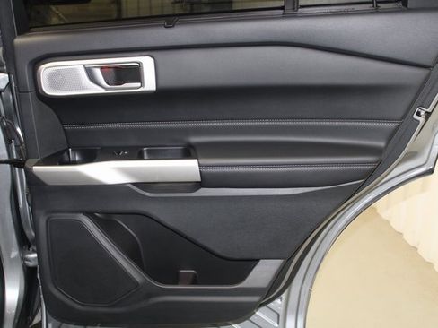 Used 2022 Ford Explorer Limited w/ Limited Technology Package image 27