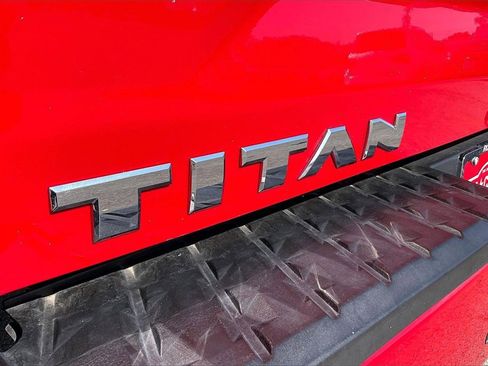Used 2021 Nissan Titan SV image 21