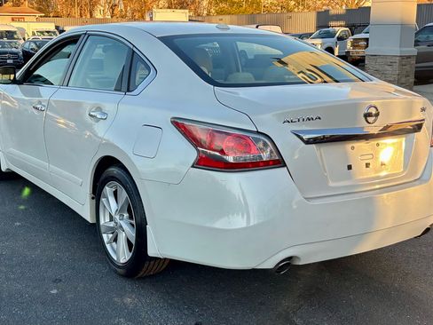 Used 2015 Nissan Altima 2.5 SV w/ Convenience Package image 8