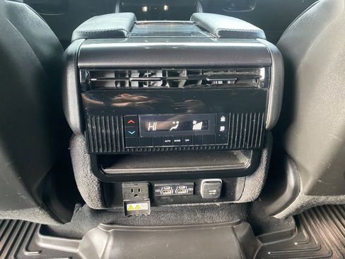 Used 2023 Jeep Wagoneer L 4WD w/ Premium Group I image 32