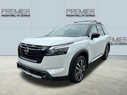 New 2025 Nissan Pathfinder Platinum w/ Black Appearance Package