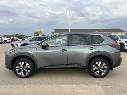 Used 2023 Nissan Rogue SV image 8