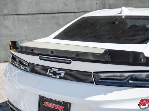 Used 2018 Chevrolet Camaro SS image 30