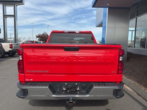 Used 2024 Chevrolet Silverado 1500 LT AWD/4WD image 7