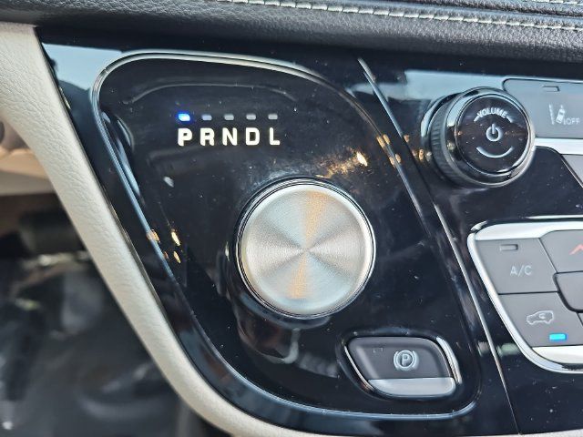 Used 2023 Chrysler Pacifica Touring-L FWD image 22