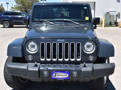 Used 2018 Jeep Wrangler Unlimited Sahara w/ Connectivity Group AWD/4WD image 2