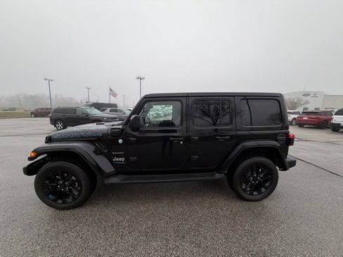 Used 2022 Jeep Wrangler Unlimited Sahara w/ Cold Weather Group image 2