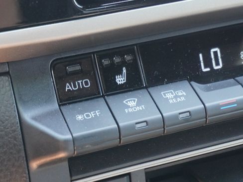 Used 2025 Toyota Camry SE w/ Convenience Package FWD image 25