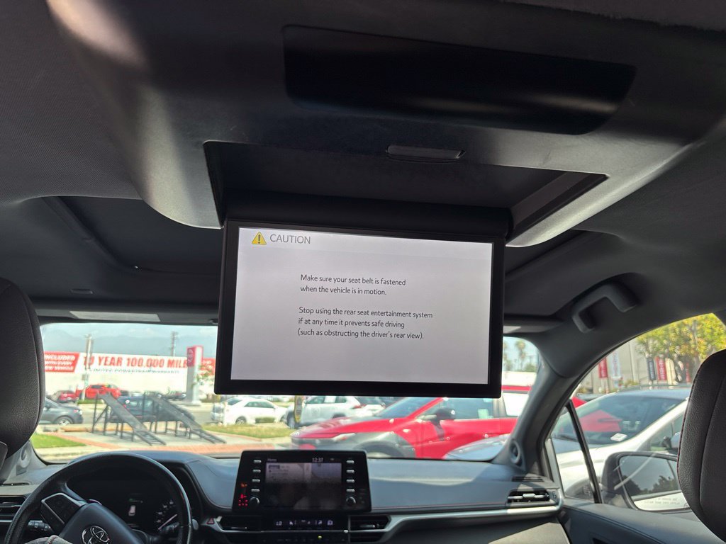 Used 2022 Toyota Sienna XSE w/ XSE Plus Package FWD image 15
