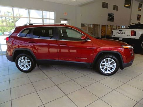 Certified 2017 Jeep Cherokee Latitude image 9