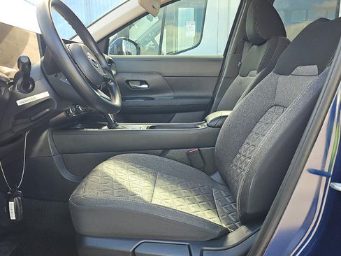 Used 2025 Nissan Kicks SV FWD image 8