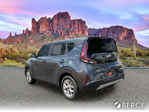 Used 2025 Kia Soul LX w/ LX Technology Package FWD image 4