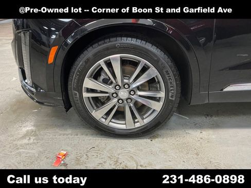 Used 2022 Cadillac XT6 Premium Luxury image 11