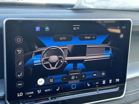 New 2026 Volkswagen Tiguan SE FWD image 23