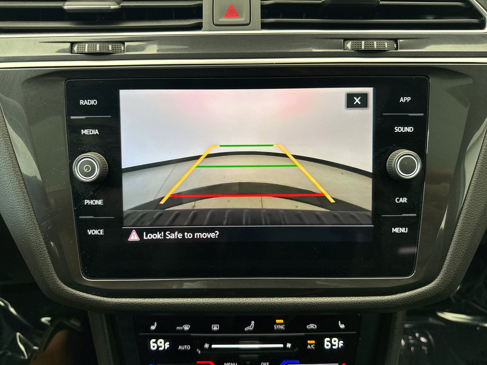 Used 2023 Volkswagen Tiguan SE R-Line AWD/4WD image 15
