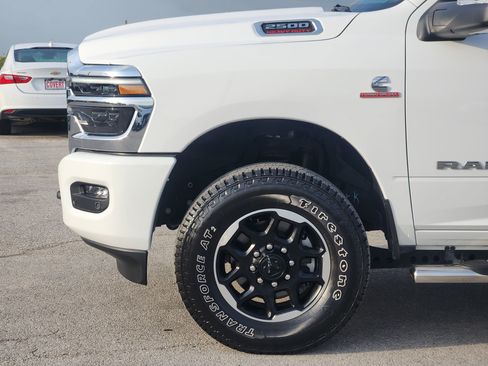 Used 2025 RAM 2500 Laramie AWD/4WD image 9
