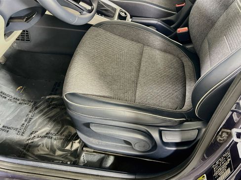 Used 2023 Hyundai Venue Limited w/ Cargo Package FWD image 19
