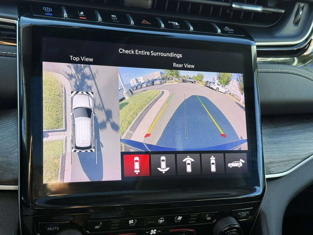 Used 2023 Jeep Grand Cherokee 4WD 4xe w/ Luxury Tech Group II image 28