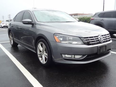 Used 2012 Volkswagen Passat TDI SE FWD image 3