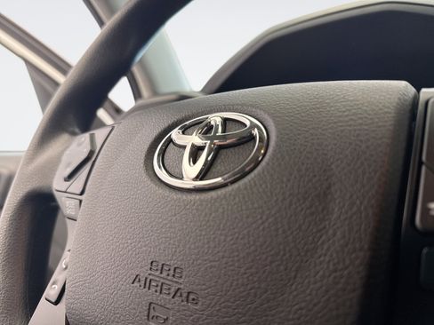 Used 2023 Toyota Tacoma SR AWD/4WD image 17