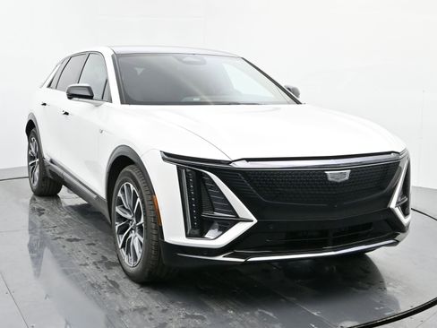 New 2025 Cadillac Lyriq Sport image 8