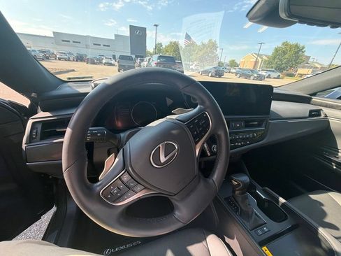 Used 2025 Lexus ES 300h F Sport FWD image 6