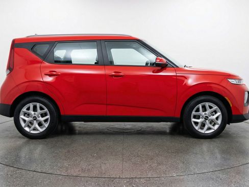 Used 2025 Kia Soul LX w/ LX Technology Package image 11