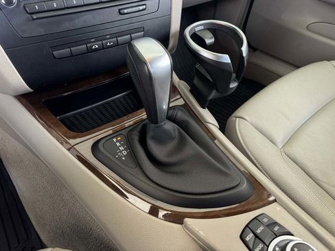 Used 2011 BMW 128i Convertible image 32