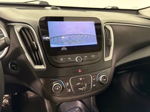 Used 2019 Chevrolet Malibu LS w/ LPO, Convenience Package 1 FWD image 17