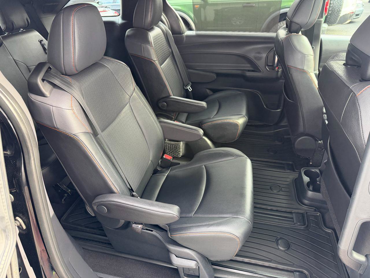 Used 2021 Toyota Sienna XSE w/ XSE Plus Package AWD/4WD image 13