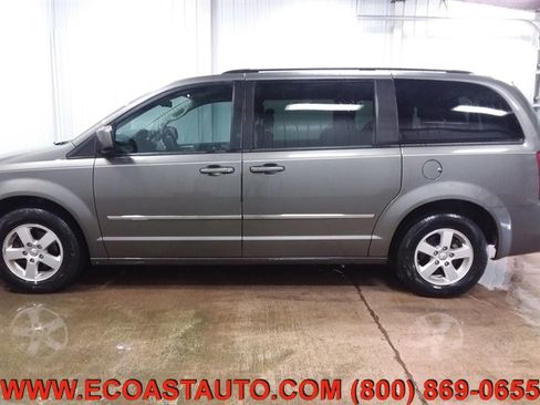 Used 2010 Dodge Grand Caravan SXT image 5