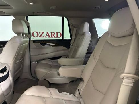 Used 2019 Cadillac Escalade Luxury RWD image 13