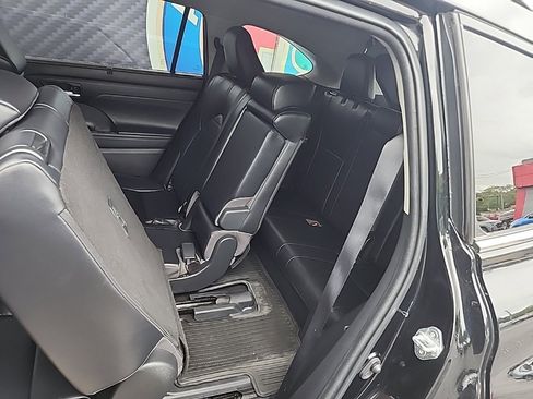 Used 2023 Toyota Highlander L image 47