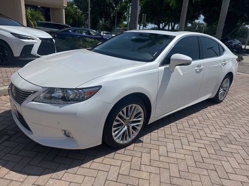 Used 2014 Lexus ES 350 w/ Luxury Package FWD image 3