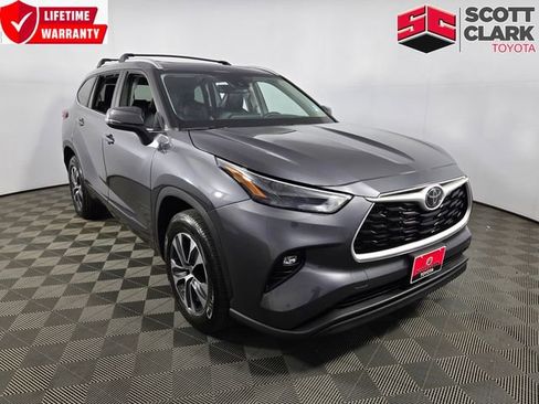 Used 2023 Toyota Highlander XLE image 1