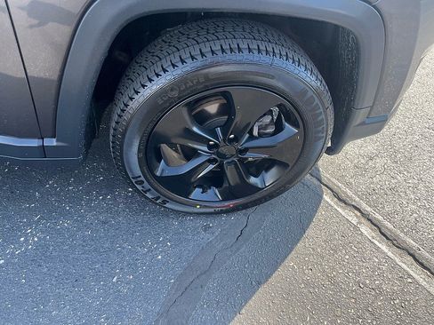 Used 2018 Jeep Compass Latitude w/ Popular Equipment Group AWD/4WD image 10