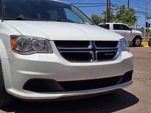 Used 2019 Dodge Grand Caravan SE w/ UConnect Hands-Free Group FWD image 5