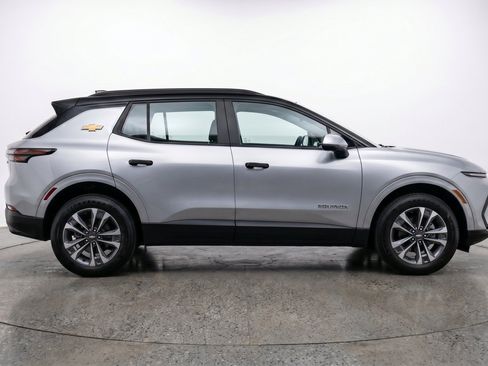 Used 2025 Chevrolet Equinox LT FWD image 11