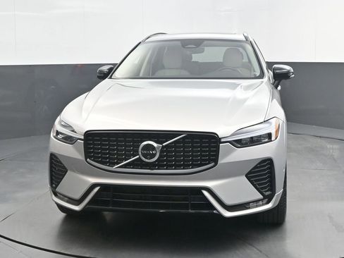Certified 2024 Volvo XC60 B5 Plus AWD/4WD image 10