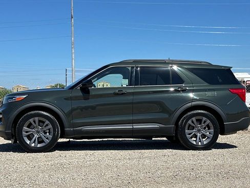Used 2022 Ford Explorer XLT w/ Equipment Group 202A image 8