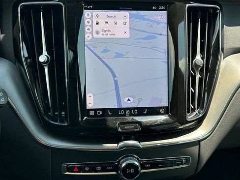 Used 2024 Volvo XC60 B5 Core image 12