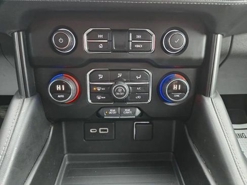 Used 2021 Chevrolet Suburban LS image 23